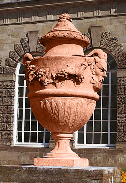 Margam maskert urn