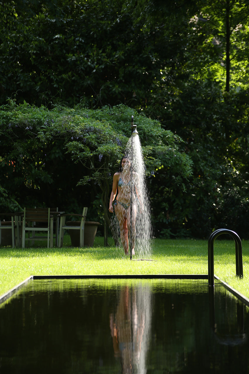 Outdoor shower field show'r