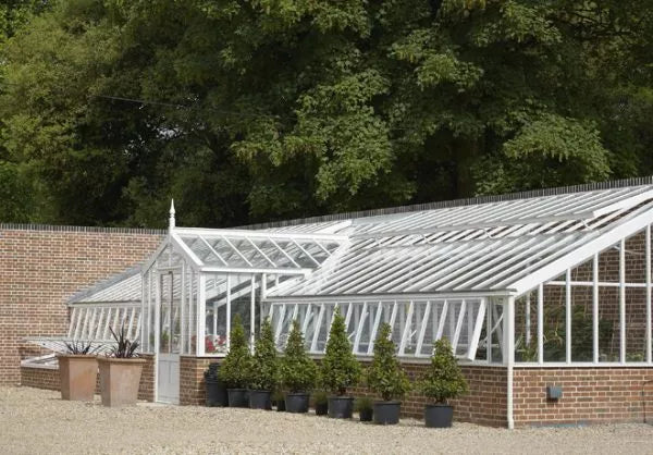 Väggväxthus mot långsida