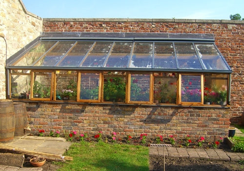 Cedar wall greenhouse 'The Eight'