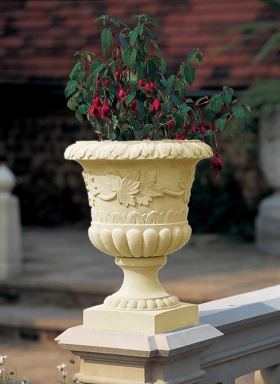 Vine Urn classic urn na mizabibu