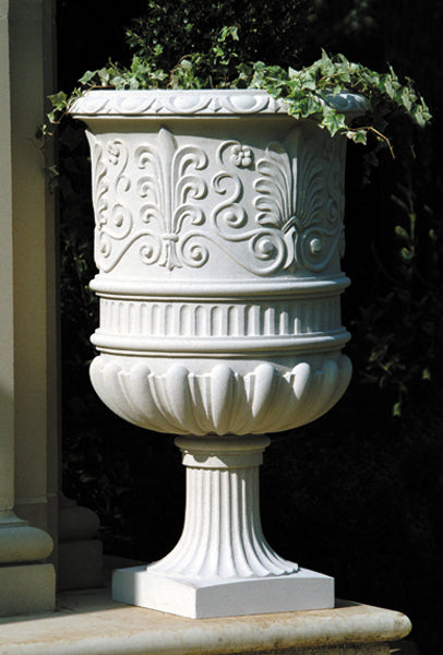 Vase ya Ionian - elegance classical katika mtindo wa Uamsho wa Kigiriki