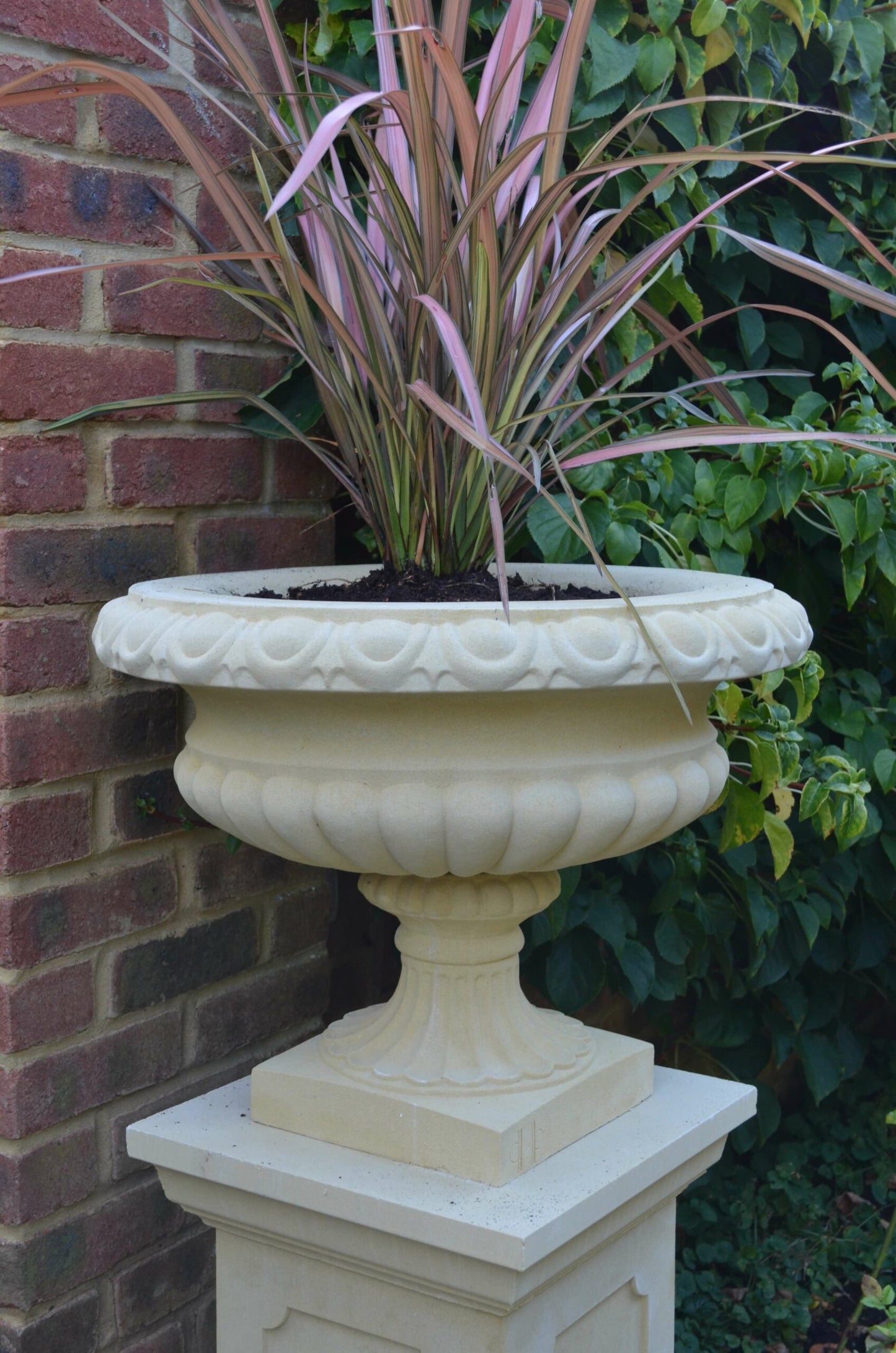 Trafalgar Urn - urn ya kawaida ya kupanda