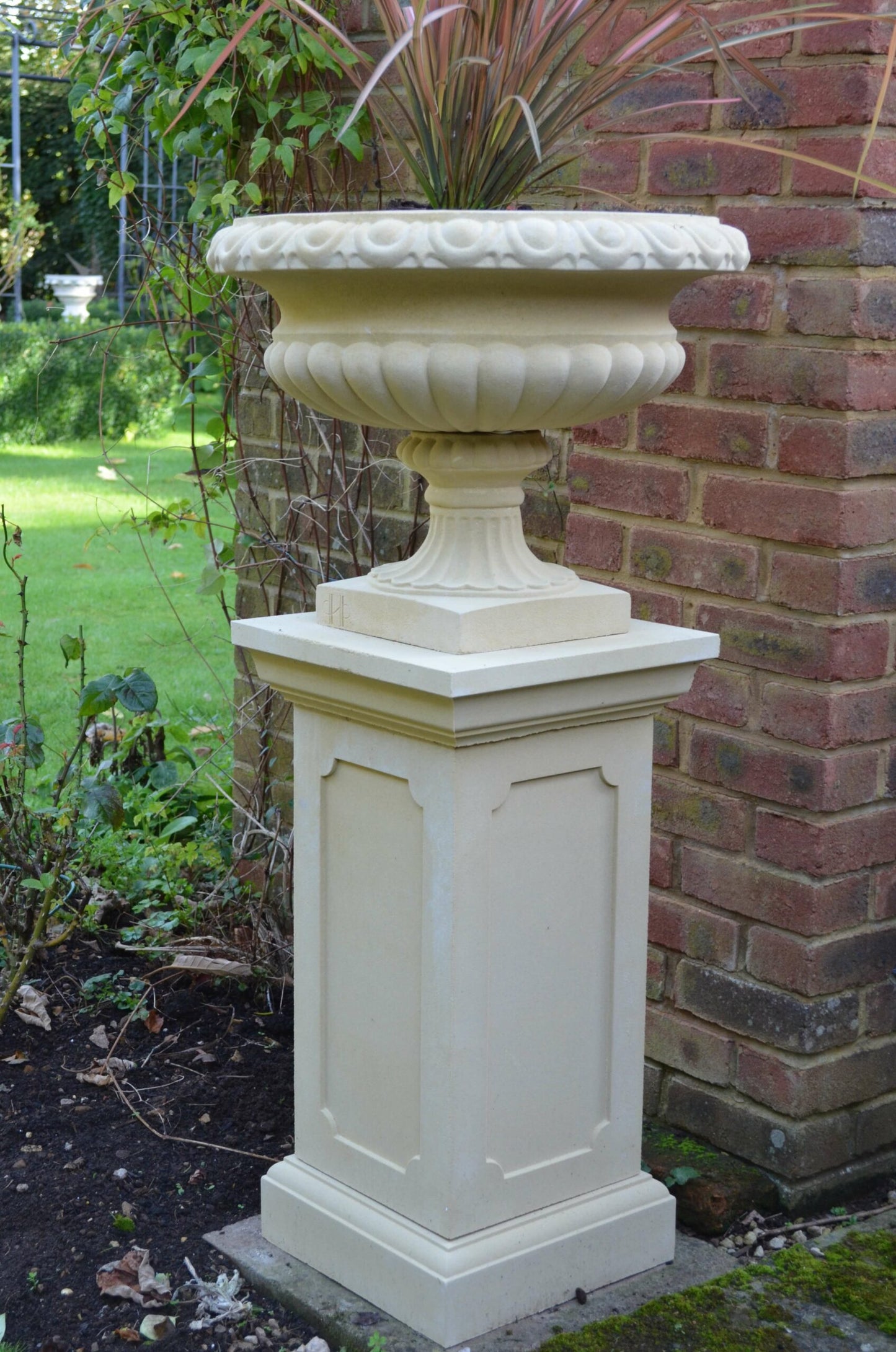 Elizabethan Plinth