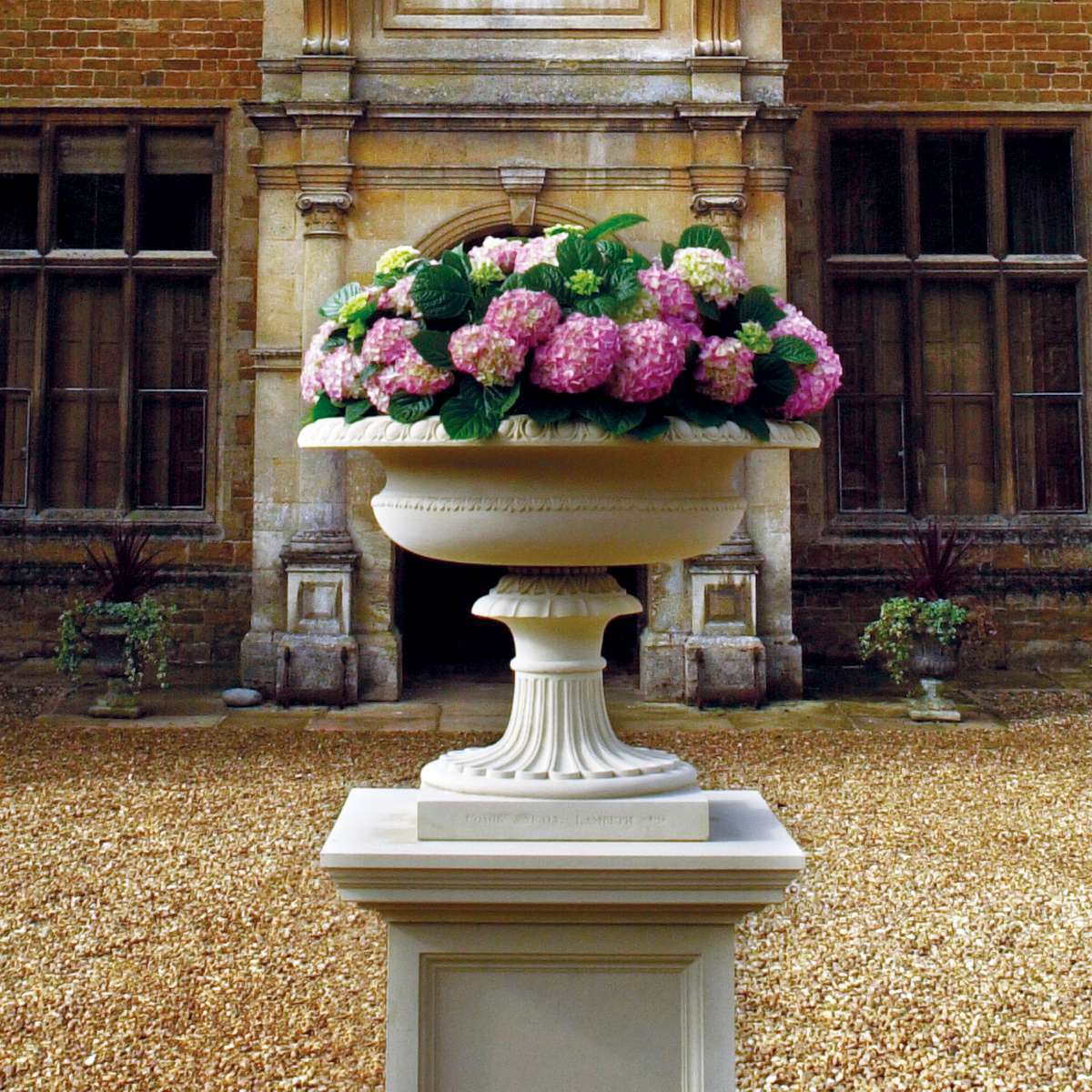 Trafalgar Urn - urn ya kawaida ya kupanda